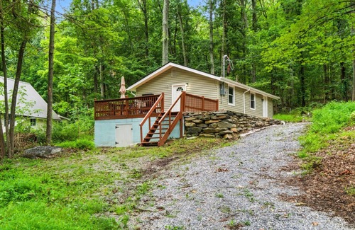 Harpers Ferry House | Cozy Mountain Bungalow | 10 Mins to Historic Harpers Ferry and Appalachian Trail | Nature, History & Adventure
