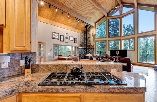 Darby Cabin | Cozy Mountain Cabin Close to Town