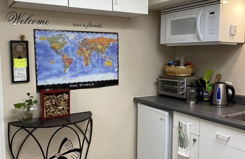 Crestline Apartment | Cozy Mountain Cabin Escape, 7 min to Lake Gregory