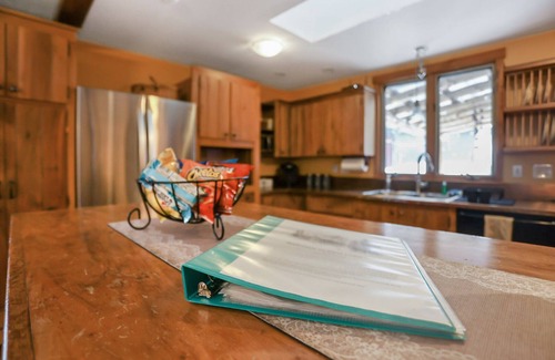 Black Hawk Cabin | Cozy mountain cabin close to hiking/biking, skiing, casinos, good food and more!