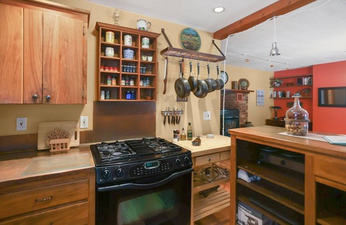 Black Hawk Cabin | Cozy mountain cabin close to hiking/biking, skiing, casinos, good food and more!