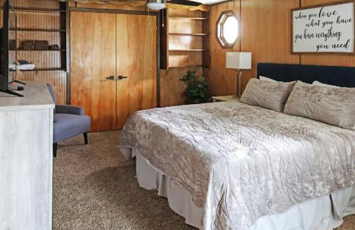 Stanley House | Cozy Mountain Cabin with Hot Tub & Scenic Views in Stanley, Virginia