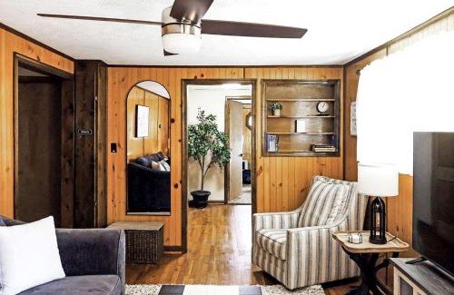 Stanley House | Cozy Mountain Cabin with Hot Tub & Scenic Views in Stanley, Virginia