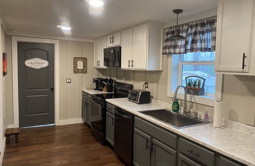 Mentone Cabin | 🌟Cozy Mountain Cottage w/Hot Tub & Porch Swing Bed🌟