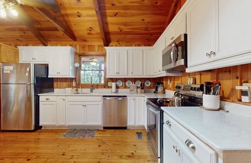Mineral Bluff House | Cozy mountain home with deck, firepit, grill, fireplace, W/D & central AC