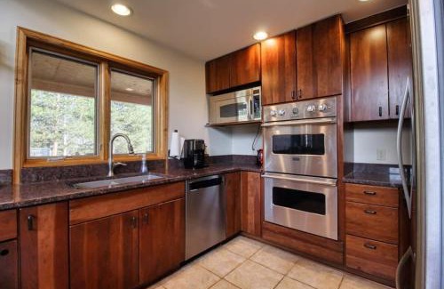 Twin Lakes House | Cozy Mountain Home in Twin Lakes Great for groups