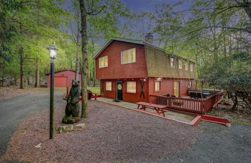 Lake Harmony Estates House | Cozy mountain house with beach access and firepit