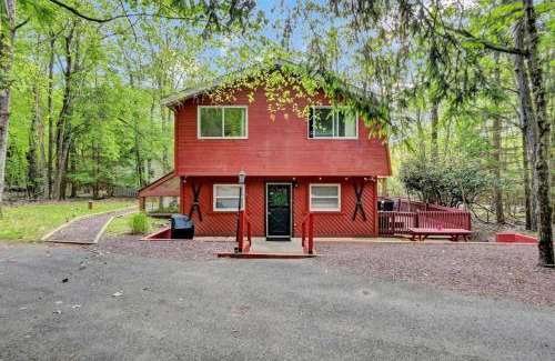 Lake Harmony Estates House | Cozy mountain house with beach access and firepit