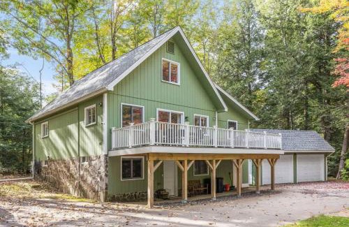 Gilford House | Cozy Mountain Retreat Fireplace Deck Near Lakes