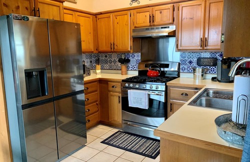 Unaka Cottage | Cozy Mountain Retreat! Lake & Mountain Views, Pet friendly! Fiber internet!