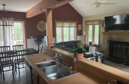 White Haven House | Cozy mountain retreat for rent