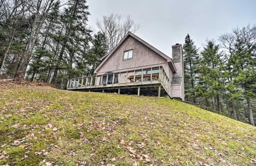 West Dover House | Cozy Mountain Retreat with Deck about 3 Mi to Mount Snow