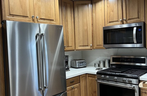 Park City House | COZY MOUNTAIN TOWNHOME! 2 POOLS, VOLLEYBALL, PICKLEBALL, CONCERTS! BOOK NOW!