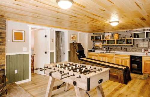 Bessemer House | Cozy Mountain View Condo at Powderhorn Mountain