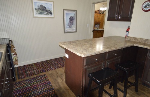 Silverton House | Cozy Mountain View home just blocks from center of town.