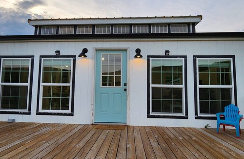 Saint Andrews Cottage | Cozy Mountain Views Cottage with a Farm Stay