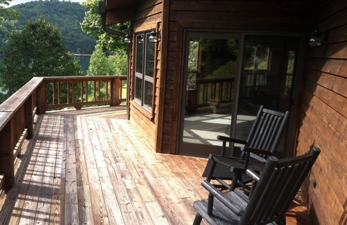 Tuckasegee Cabin | Cozy Mtn Lakefront Cabin on Wolf Lake w/Pontoon boat/Kayaks/Hot Tub/Firepit