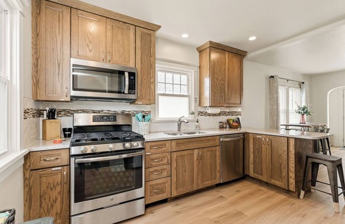 Lakeside House | Cozy Muskegon Getaway Near Lake Michigan, Pet Friendly! Fenced yard.