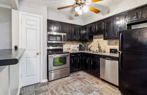 Music Row Apartment | Cozy Nashville Condo: Pets Welcome, Free Park!