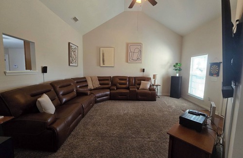 Madison House | Cozy Nashville Home 15 min from Downtown Broadway