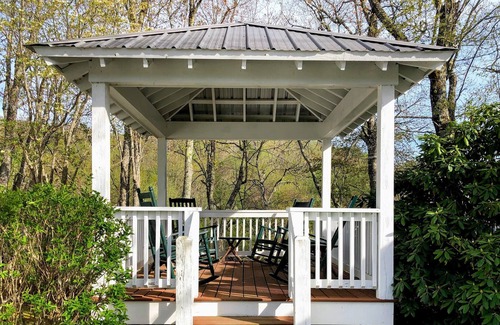 Altamont Cabin | Cozy Nest Cabin at Linville!