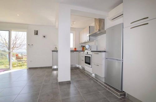 Alata House | cozy nest quiet and in the green near the center of Ajaccio.
