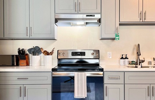 Ventura Apartment | Cozy New 1B1b King bed Apt in downtown Palo Alto
