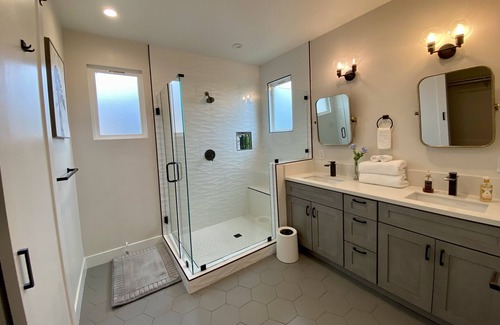Claremont House | Cozy New Home in Claremont in Los Angeles near Colleges & Padua Hills Theater