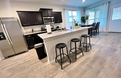 Fort Worth House | Cozy New home in Forth Worth- 8 miles from 7 miles from Alliance and stockyards!