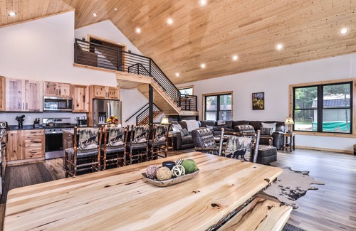 Eagle River House | Cozy NEW Lakefront Retreat on Pickerel Lake, FREE FIREWOOD, WIFI, CENTRAL AIR