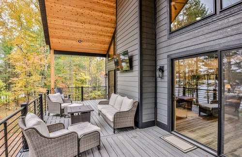 Eagle River House | Cozy NEW Lakefront Retreat on Pickerel Lake, FREE FIREWOOD, WIFI, CENTRAL AIR