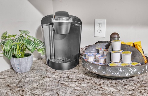Newnan House | Cozy Newnan Retreat-Near Trilith Studios, Serenbe and mins away from Restaurants