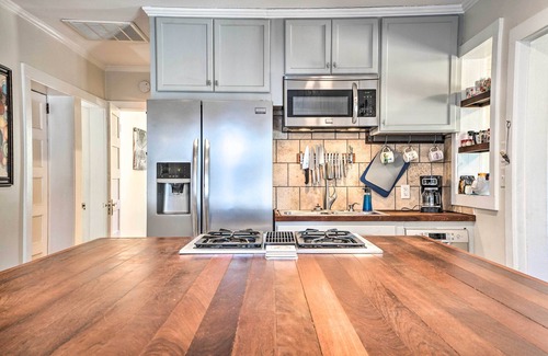 North Charleston House | Cozy North Charleston Getaway w/Fire Pit!