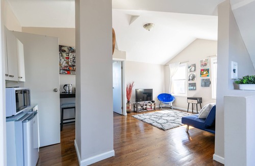Kearny Apartment | 🗽🌇Cozy North Jersey Attic Near NY+Free Parking 🅿️
