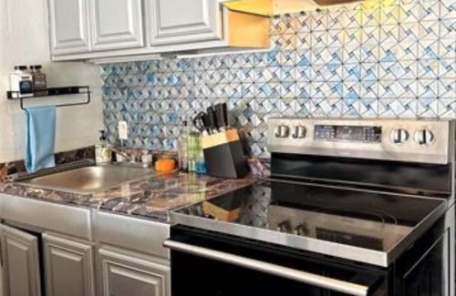 Makaha Condo | Cozy ocean and pool view condo in gorgeous Oahu with fitness room, WiFi