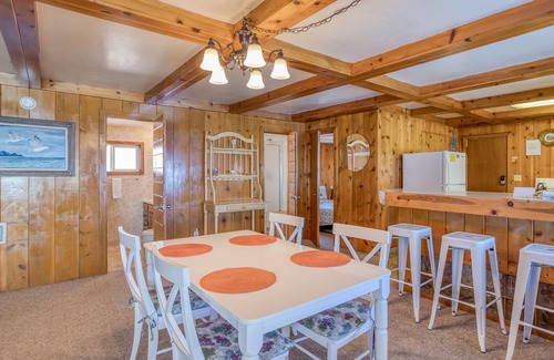 Roads End House | Cozy Oceanfront Cottage w/Stunning View