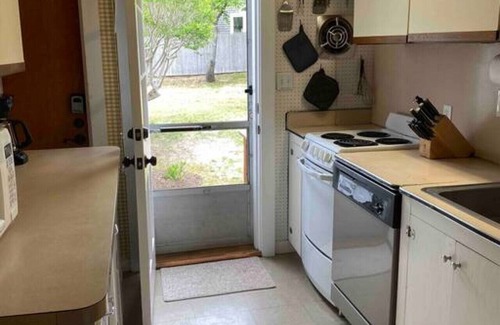 West Harwich Cottage | Cozy Oceanview 1BR Cottage Across from the Beach!