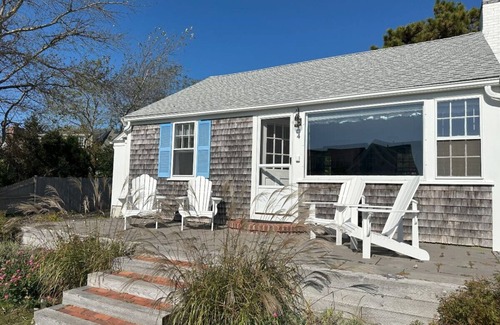 West Harwich Cottage | Cozy Oceanview 1BR Cottage Across from the Beach!