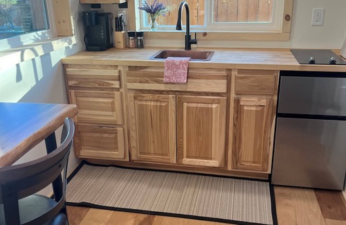 West Sedona Cabin | Cozy off grid cabin within walking distance to Oak Creek and Epic hiking trails!