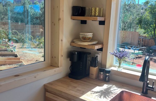 West Sedona Cabin | Cozy off grid cabin within walking distance to Oak Creek and Epic hiking trails!