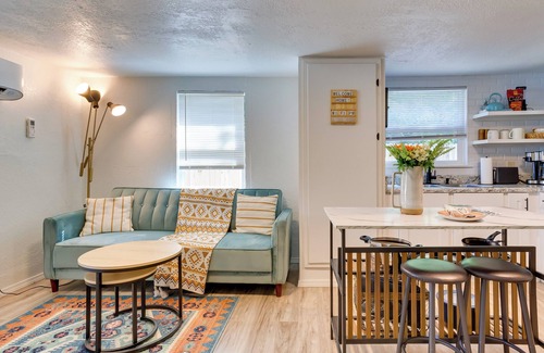 Norman Cottage | Cozy Oklahoma Getaway w/Covered Patio