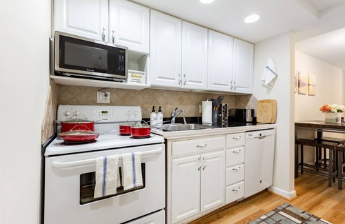 Southwest Quadrant Apartment | Cozy Old Town Escape: 2BR Dream WalkScore 98