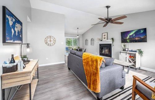 Apex House | Cozy on Ger-Maine St 1 Mile From Downtown Apex