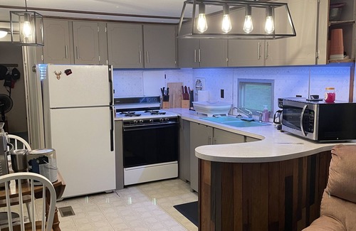 Houston House | Cozy on the lake lodging with kayaking and fishing supplies furnished.