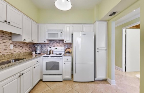 Sawgrass Condo | Cozy one bedroom two bath condo by the sea