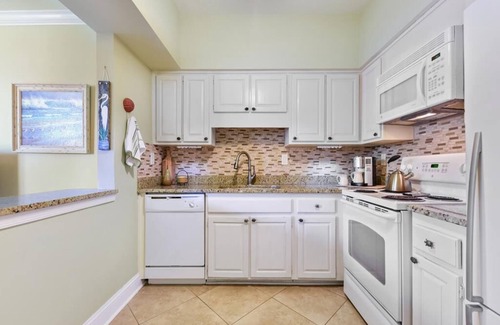 Sawgrass Condo | Cozy one bedroom two bath condo by the sea