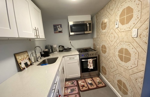 North Bergen Apartment | Cozy One Bedroom apt Close2all fun, 20minutes 2 NY, 7mins. Via NY WaterwayFerry.