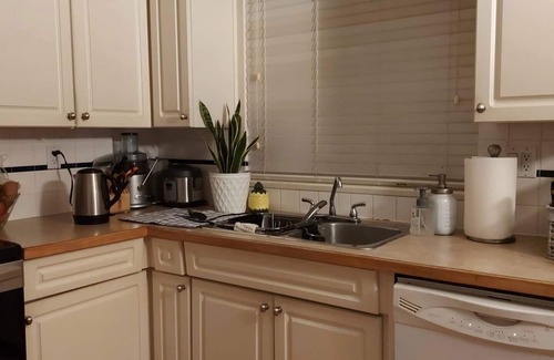 Richmond House | Cozy One Bedroom Available In Richmond! ๐กโ