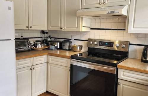 Richmond House | Cozy One Bedroom Available In Richmond! ๐กโ