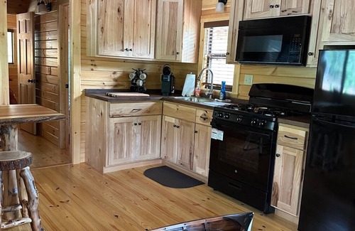 Hiawassee Cabin | Cozy one bedroom cabin in charming Hiawassee with WiFi, AC & Heat